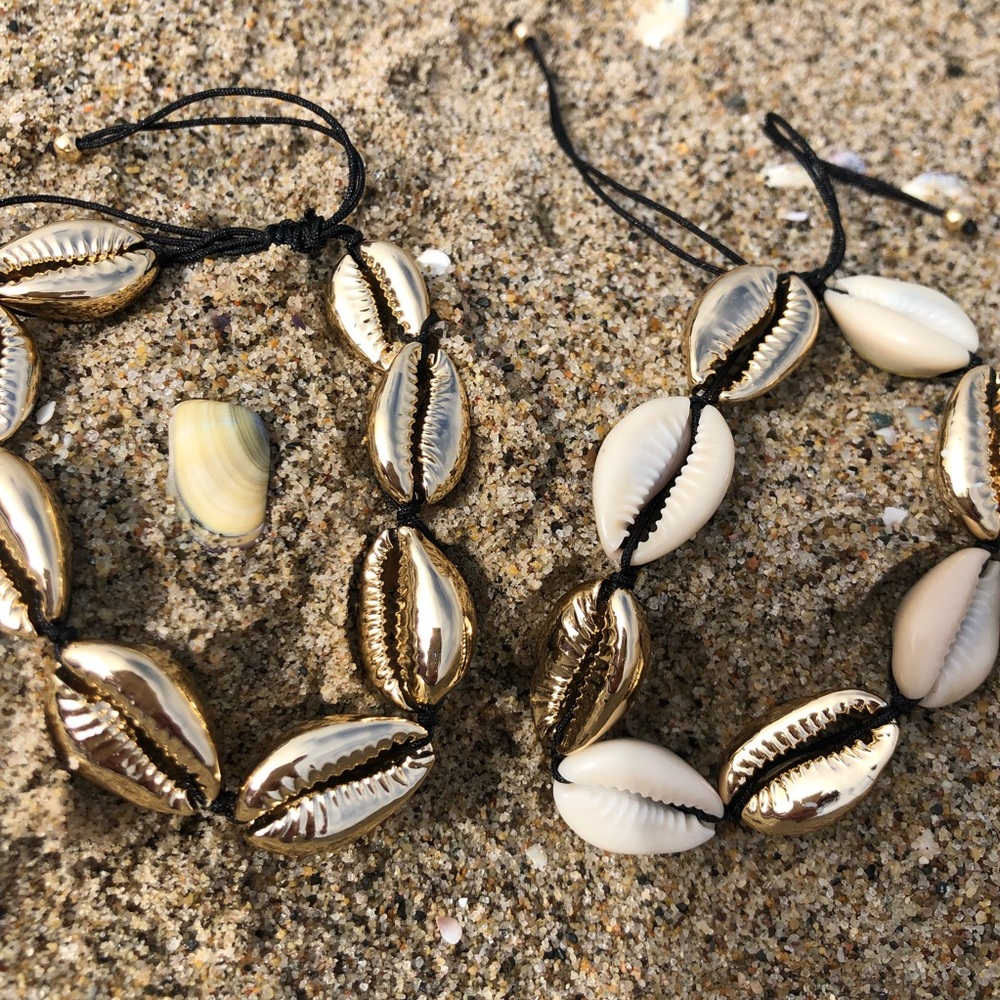 Two Tone shell bracelet 🐚💛 - Picture 5 of 7